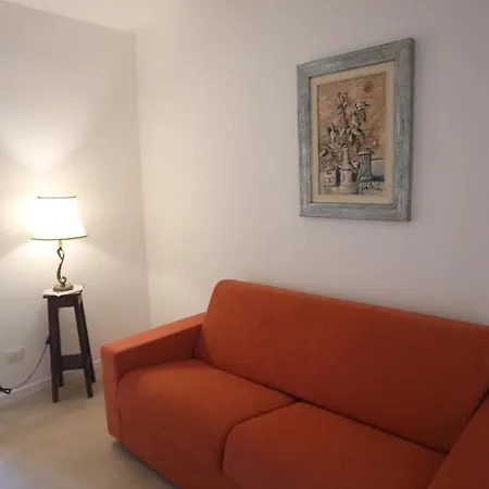 לינה וארוחת בוקר Casina Il Mandorlo 4*
